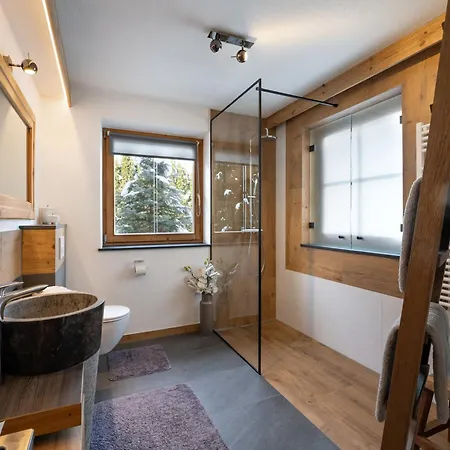 Semesterbostad Haus Bella *